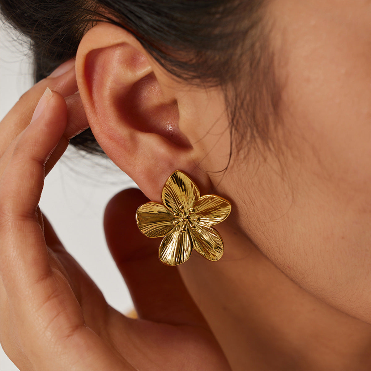 Womens Fashionable 3D Exaggerated Five-Petal Flower Necklace And Earrings